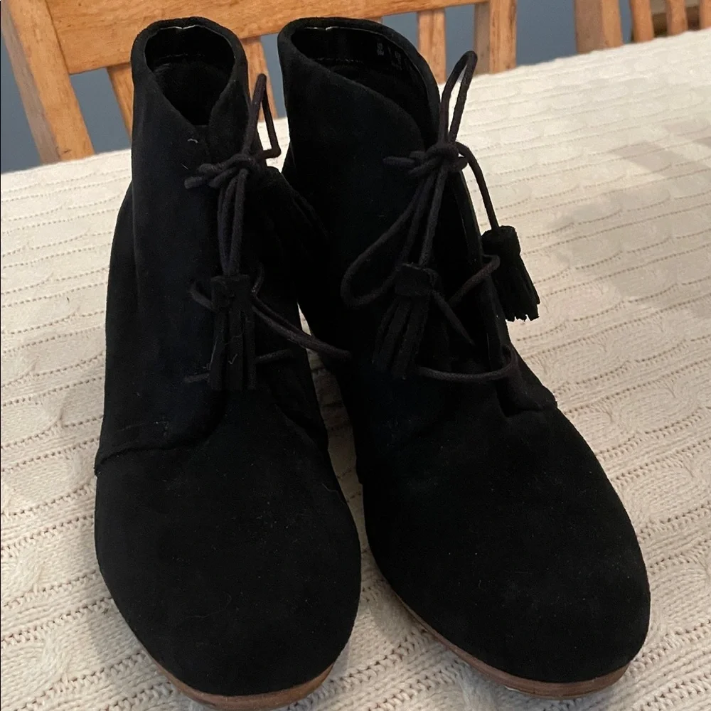 Women’s 9 Dr. Scholl’s Dakota black Be Energized boot foam technology wedge heel